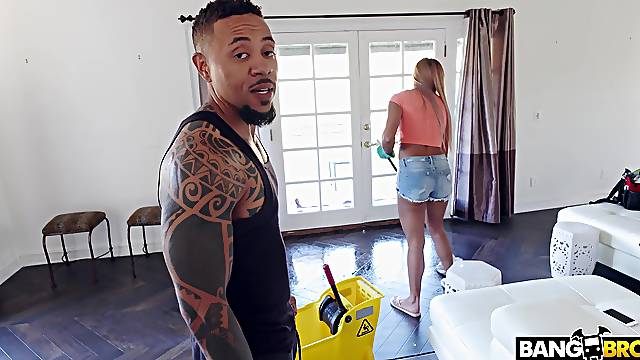 Black dudes try Latina pussy in excellent trio