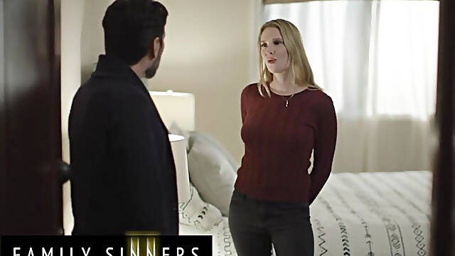 FAMILY SINNERS - Los Primos Ashley Lane y Tommy Innocent Kisses Llevan Al Sexo Explosive Apasionado -