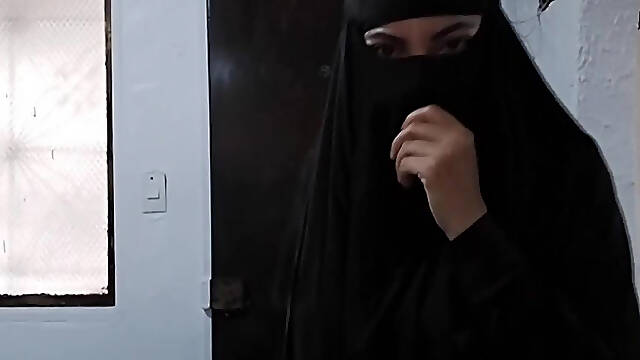 Milf Muslim Arab Step Mother Amateur Rides Anal Dildo And Squirts In Black Niqab Hijab On Webcam