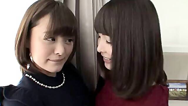 Japanese teens enjoys lesbian action