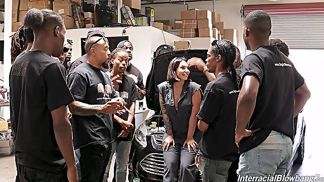 Hardcore oral gangbang for tattooed mature pornstar Ivy Lebelle