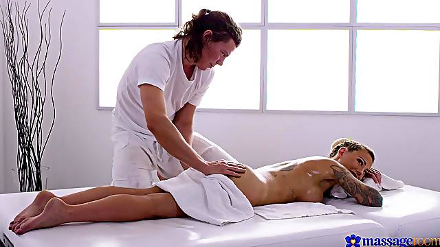 Balls deep pussy pounding makes HOT Isabelle Deltore moan and cum