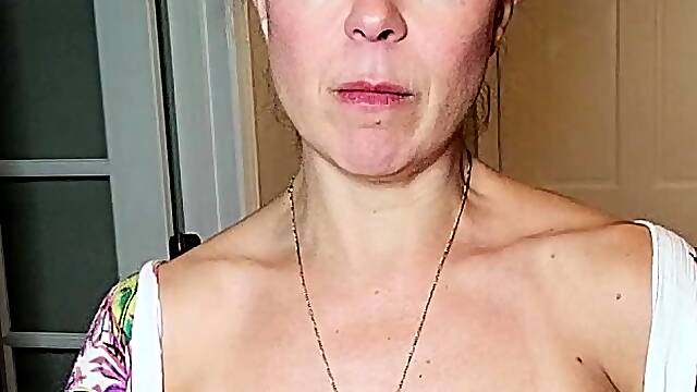 Big boobs milf masturbates with her dildo