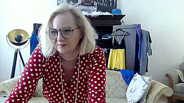 Blonde solo jerking off