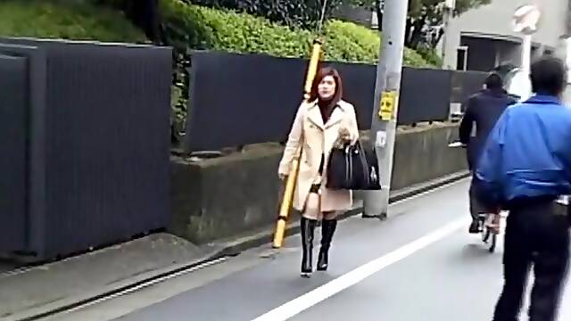 Maple twenty-year-old Chinkame bus guide