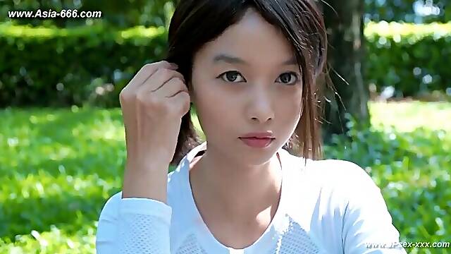 Chinese model posing nude.60