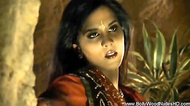 Elite queen at softcore action