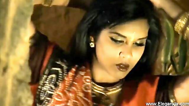 Come-hither sweetie at hd clip