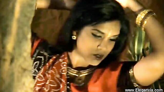 Modest hos brunettes trailer