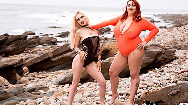 Sensual models Alex Grey and Kendra Lee Ryan fuck with a toy