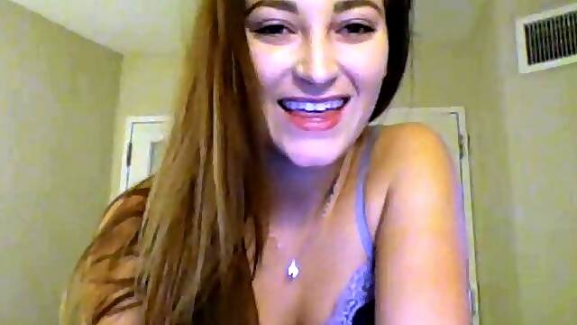 Amateur Webcam Babes Going Solo