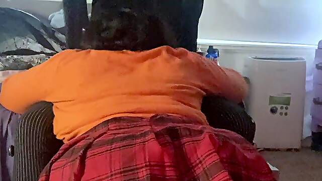 Horny amateur granny in stockings toys around with her ass