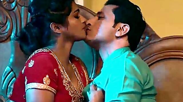 Erotic Dancing With Snake by Indian Babe