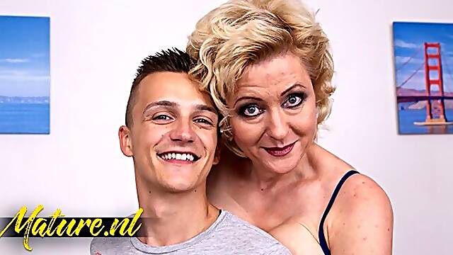 Bendy jade - masturbation action - Mature NL