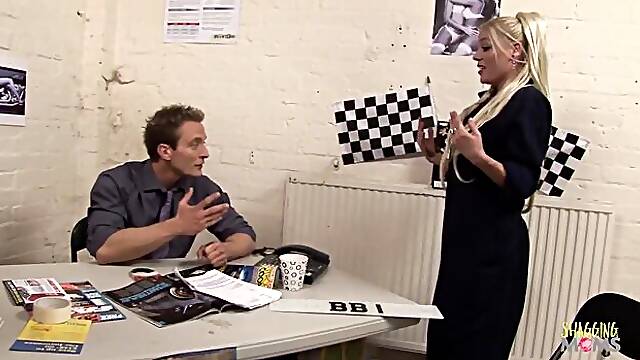 Inviting Cindy Behr at lesbian video