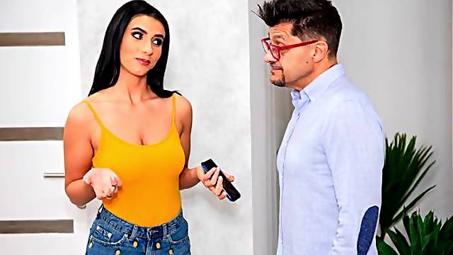 Nelly Kent, Seductive Waitress