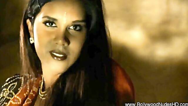 Easy-on-the-eyes milady at brunettes clip