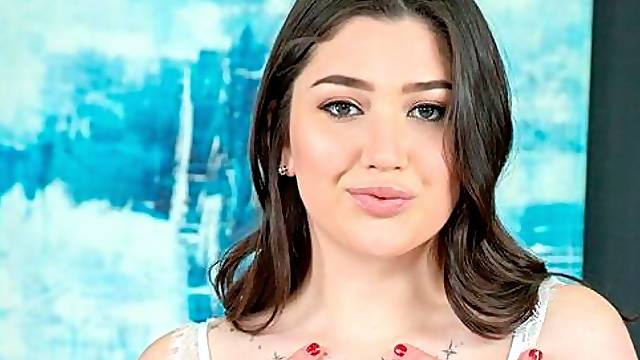 Sweet And Sexy Alyx Star Ready To Have A Blast LIVE