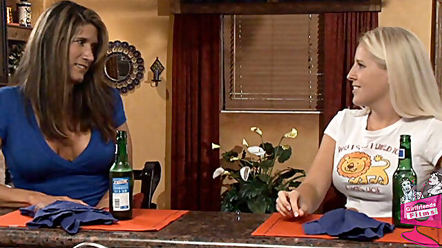 Torri Secret & Kelly Kayne in Lesbian Triangles #10