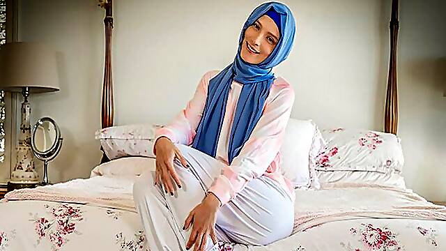 Hijab Hookup - Disobeying Arab Beauty Izzy Lush Gets Wild with Her Boyfriend While Home Alone