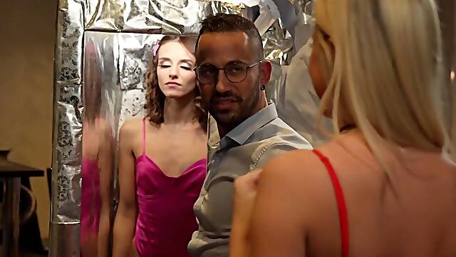 Kimber fucks her husbands financial adviser! - Jacquie et Michel TV