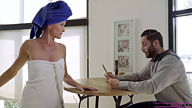 Sofie Marie is rubbing and sucking dick instead of getting for work, because it feels good