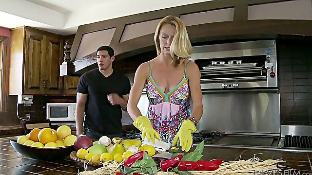 Slutty housewife Brenda James gives a tugjob in gloves and gets her slit rammed