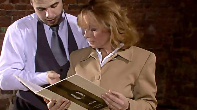 Mature slut gives a blowjob to waitress in restaurant