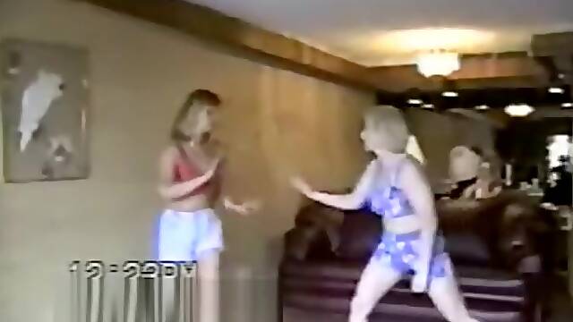 Chelsea vs Robbie vintage housewife catfight