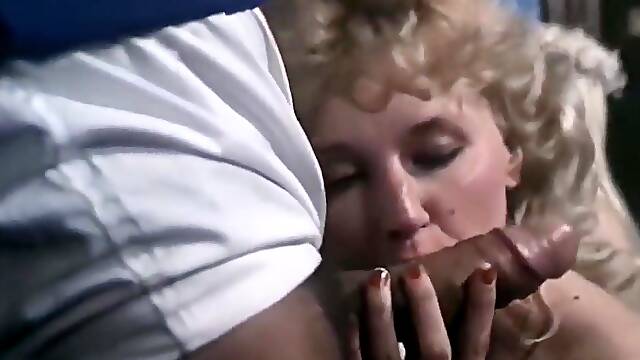 Hungry Italian Vintage Babes Swallow Every Drop - Moana Pozzi