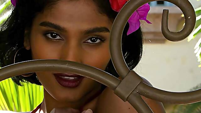 Indian beauty shows her fantastic curves