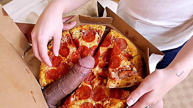 Smoking hot Joseline Kelly gets fucked by pizza delivery man