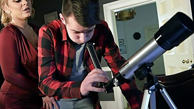 Attractive MILF Liza Del Sierra doesnt mind when strong cock penetrates her doggy