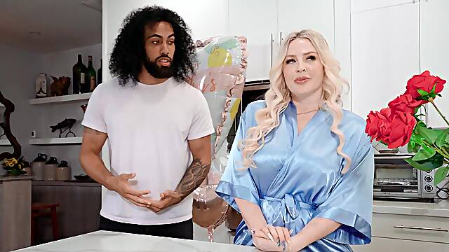 Big ass blonde mom feels entire BBC in her fat cunt for restless pleasure