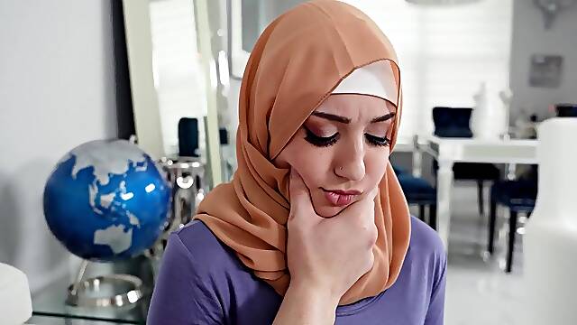 Arab maid with hijab Violet Gems caught stealing money by her client