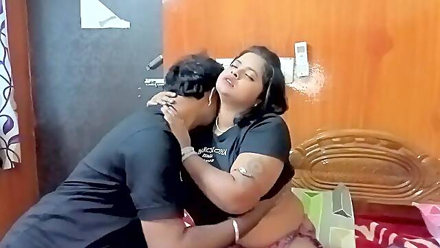 Desi horny wife pussy fucking with her debor infront of husband..