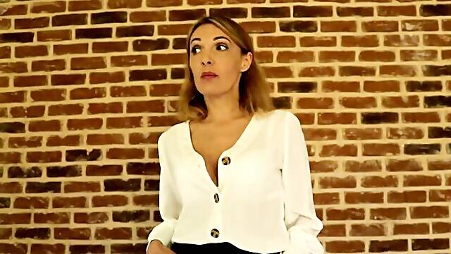 HOT MILF REALTOR FUCKS HER CLIENT AND CUM ON PUSSY - SHE HAVE SQUIRT ORGASM