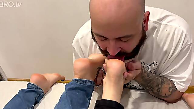 Bald Man Loves To Suck The Feet Of Goddess Grazi And Lana Noccioli