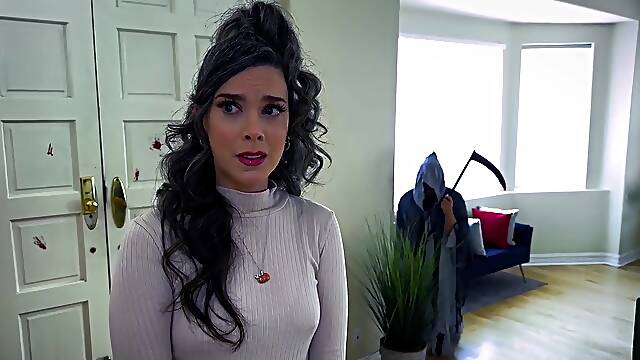 My Freeuse Halloween Milf - Nicole Emma Vaunt