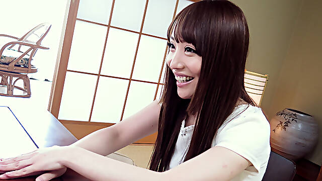 Asian Airi Mashiro getting good fisting on the bed