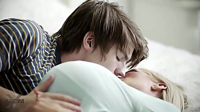 CHEERING UP MOM - ALURA JENSON 2