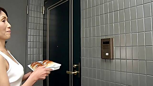 Mature Japanese houswife gets fucked by her neighbor (censored)