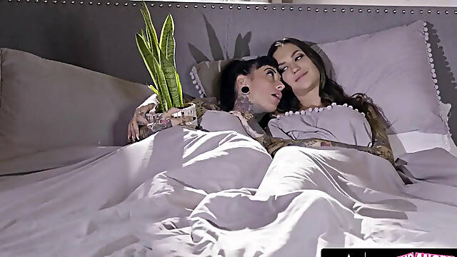 Hot Babes Jessie Lee and Rocky Emerson's Steamy Lesbian Encounter