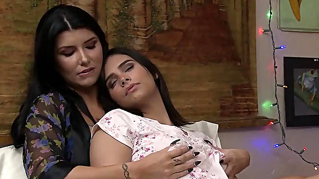 Shy Lesbian Babe Learns How MILFs Give Rimjobs