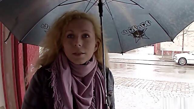 Mature Seduce to Fuck for Cash at Street Casting German