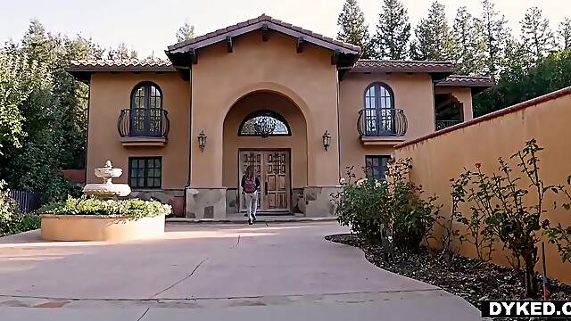 Eats Pussy For Quick Cash - Stoney Lynn