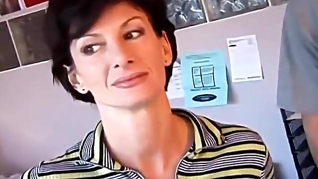 Handsome mature female Sharon Mitchell is giving head