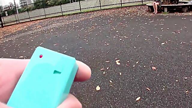 Japanese Hottie Masturbates With Hueg Dildo Creampie