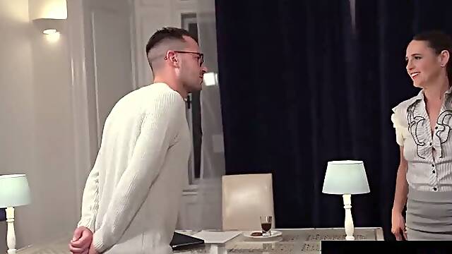 SPANKBANG GOLD - Curvy Mature Brunette Mariana Stretched By Giant Cock