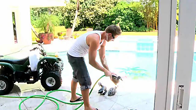 MILFHunter - Kinzie Fox starring Levi Cash pussy fuck